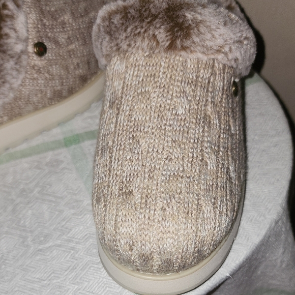 Skechers BOBS Cozy Cream Slippers - Picture 9 of 14